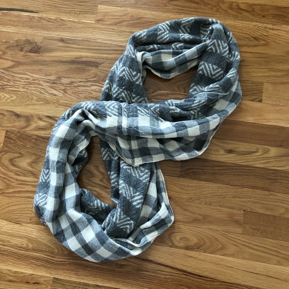 14th & Union Chevron Infinity Scarf - Picture 2 of 8